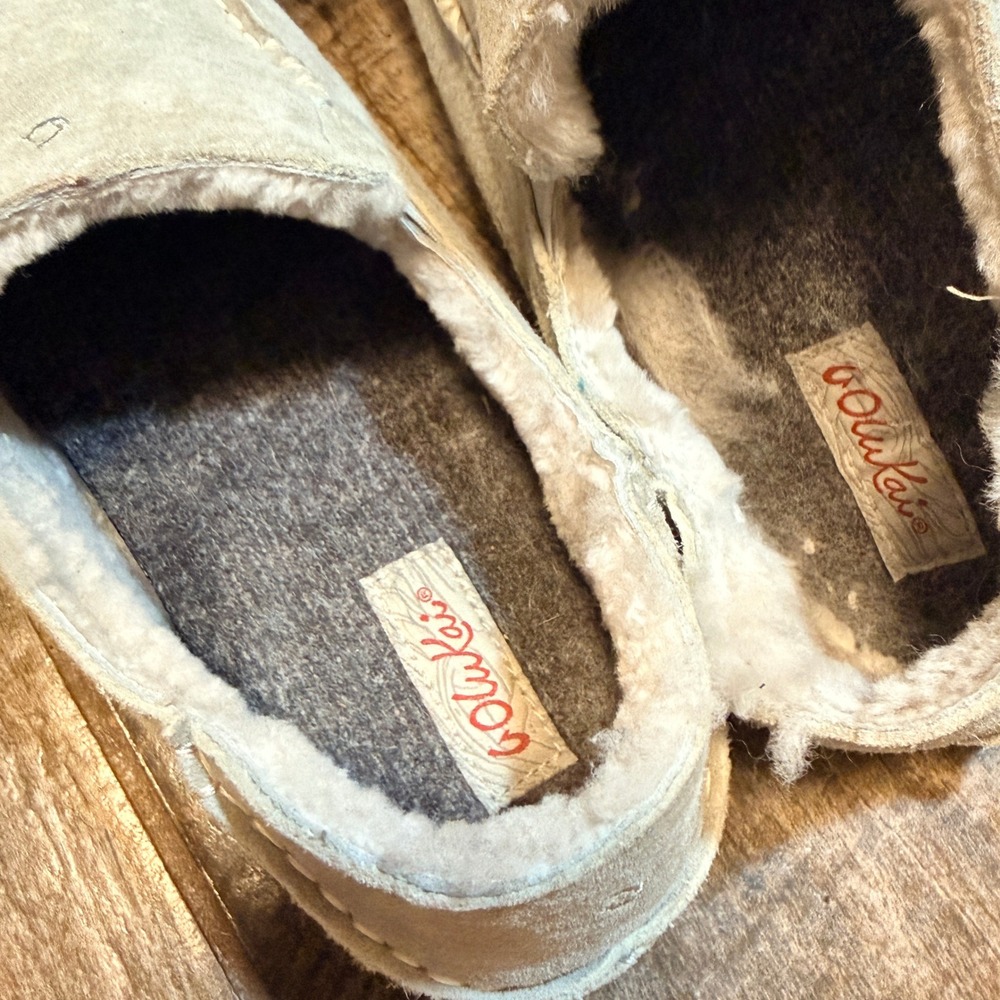 Olukai Women's Nohea Nubuck Leather Soft Shearling Slippers, Pale Gray, 9 - Picture 8 of 9